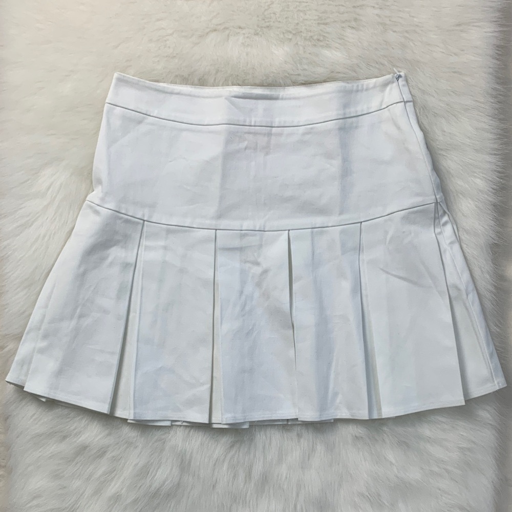 Elegant White Pleated Mini Skirt